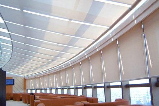 辦公室適合使用哪種窗簾？其優(yōu)缺點都有啥？